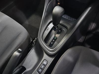 2022 Toyota Yaris - Thumbnail