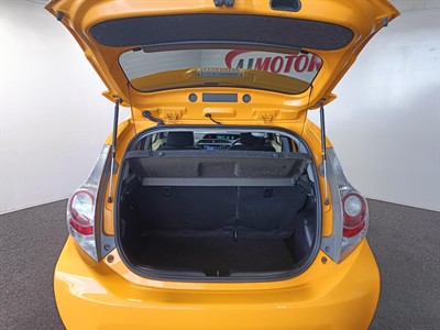 2012 Toyota Aqua - Thumbnail