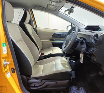 2012 Toyota Aqua - Thumbnail