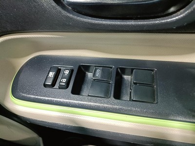 2012 Toyota Aqua - Thumbnail