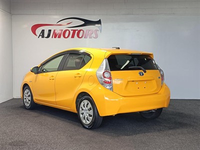 2012 Toyota Aqua - Thumbnail