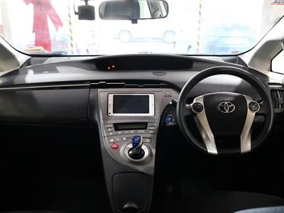 2014 Toyota Prius - Thumbnail