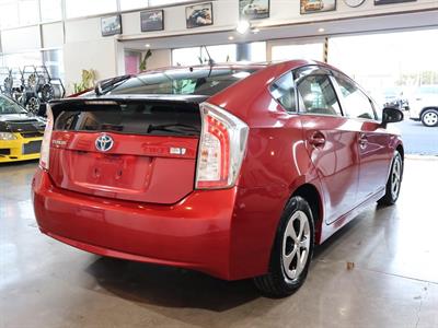 2014 Toyota Prius - Thumbnail