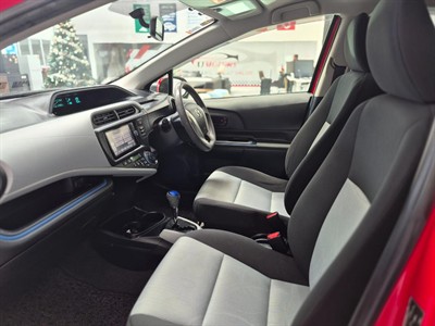 2013 Toyota Aqua - Thumbnail