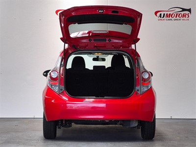 2013 Toyota Aqua - Thumbnail