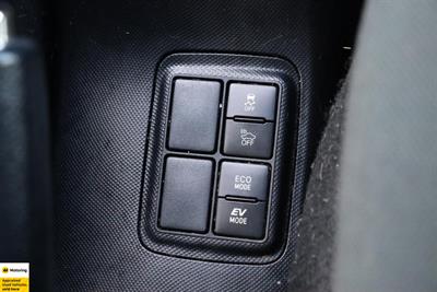 2016 Toyota Aqua - Thumbnail