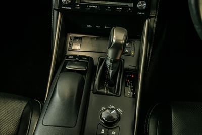 2013 Lexus IS300h - Thumbnail