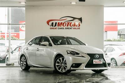 2013 Lexus IS300h - Thumbnail