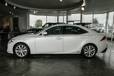 2013 Lexus IS300h - Thumbnail