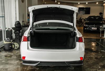 2013 Lexus IS300h - Thumbnail