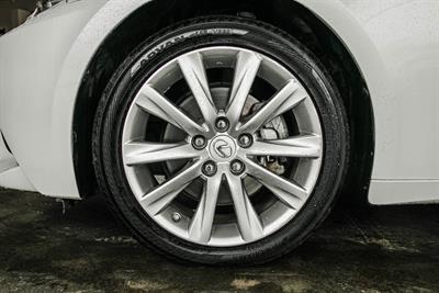 2013 Lexus IS300h - Thumbnail