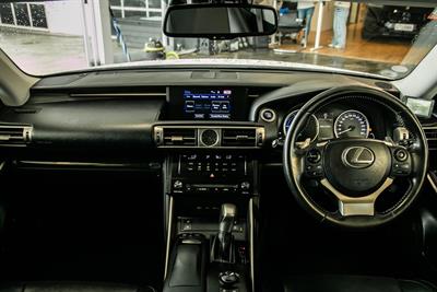 2013 Lexus IS300h - Thumbnail