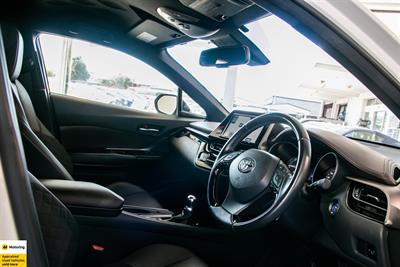 2017 Toyota C-HR - Thumbnail