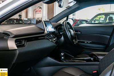 2017 Toyota C-HR - Thumbnail