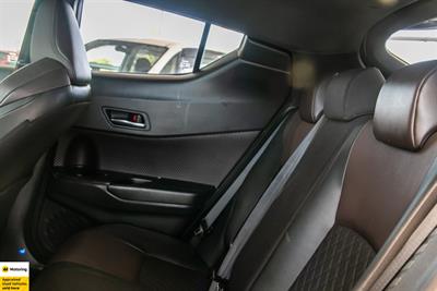 2017 Toyota C-HR - Thumbnail