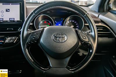 2017 Toyota C-HR - Thumbnail