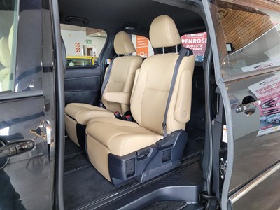 2015 Toyota Estima - Thumbnail