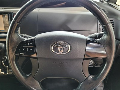 2015 Toyota Estima - Thumbnail