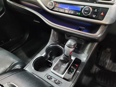 2017 Toyota Highlander - Thumbnail