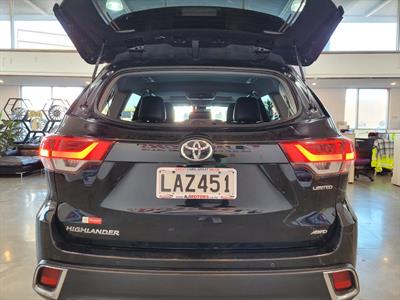 2017 Toyota Highlander - Thumbnail