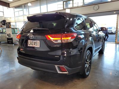 2017 Toyota Highlander - Thumbnail