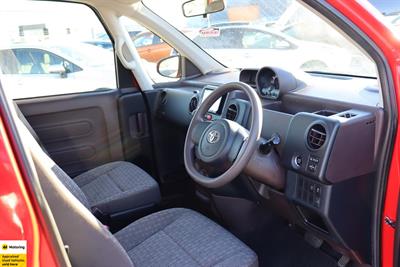 2015 Toyota Spade - Thumbnail