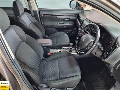 2022 Mitsubishi Outlander - Thumbnail