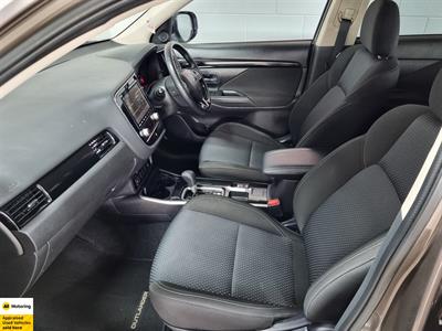 2022 Mitsubishi Outlander - Thumbnail