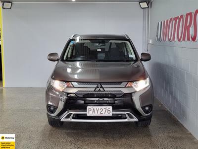 2022 Mitsubishi Outlander - Thumbnail