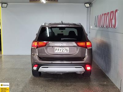 2022 Mitsubishi Outlander - Thumbnail