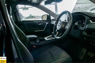 2022 Toyota RAV4 - Thumbnail