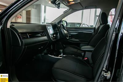 2021 Mitsubishi Outlander - Thumbnail