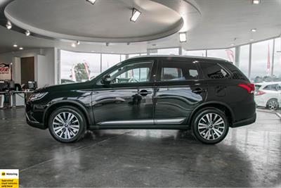 2021 Mitsubishi Outlander - Thumbnail