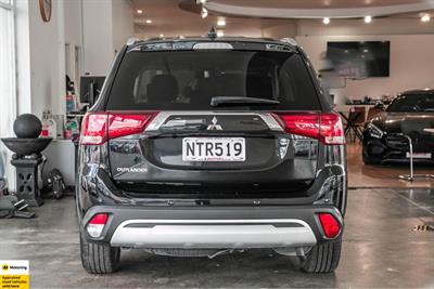 2021 Mitsubishi Outlander - Thumbnail