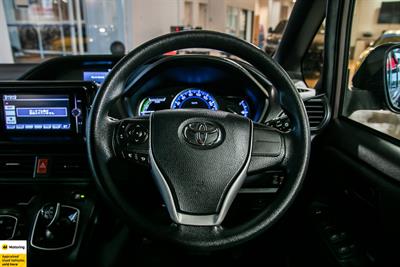 2014 Toyota Noah - Thumbnail