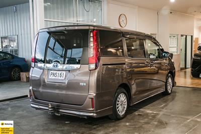 2014 Toyota Noah - Thumbnail