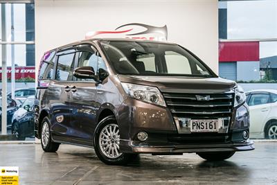 2014 Toyota Noah - Thumbnail