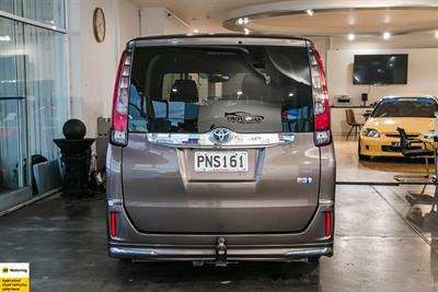 2014 Toyota Noah - Thumbnail
