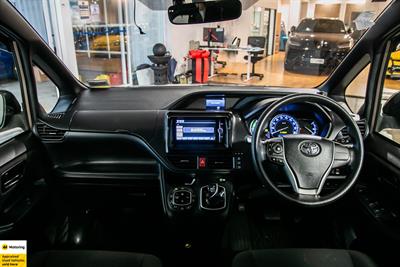 2014 Toyota Noah - Thumbnail