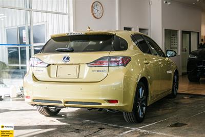 2012 Lexus CT 200h - Thumbnail