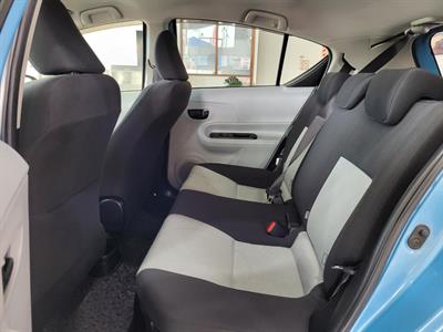 2012 Toyota Aqua - Thumbnail
