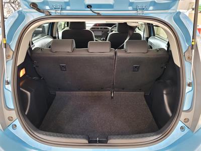 2012 Toyota Aqua - Thumbnail