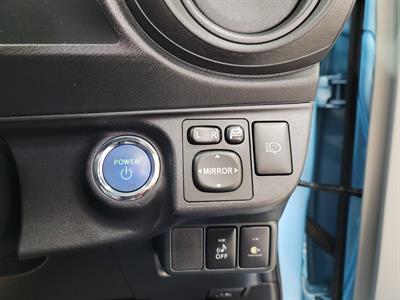 2012 Toyota Aqua - Thumbnail