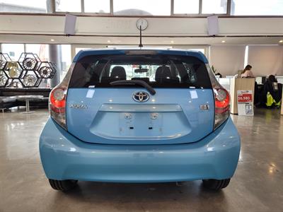 2012 Toyota Aqua - Thumbnail