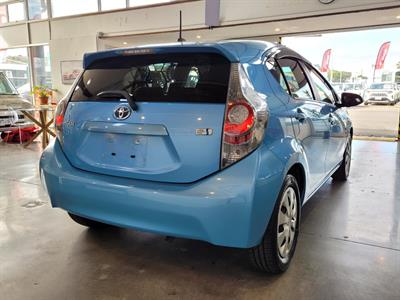 2012 Toyota Aqua - Thumbnail