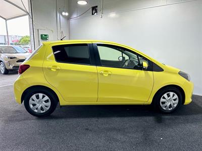 2014 Toyota Vitz - Thumbnail