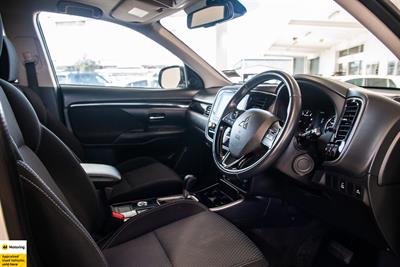 2020 Mitsubishi Outlander - Thumbnail