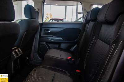 2020 Mitsubishi Outlander - Thumbnail