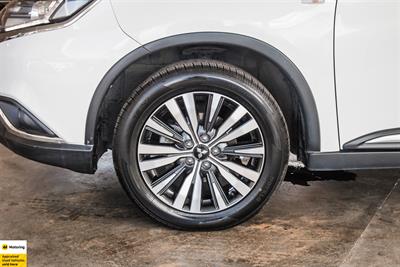 2020 Mitsubishi Outlander - Thumbnail