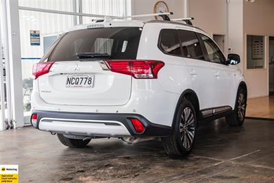 2020 Mitsubishi Outlander - Thumbnail